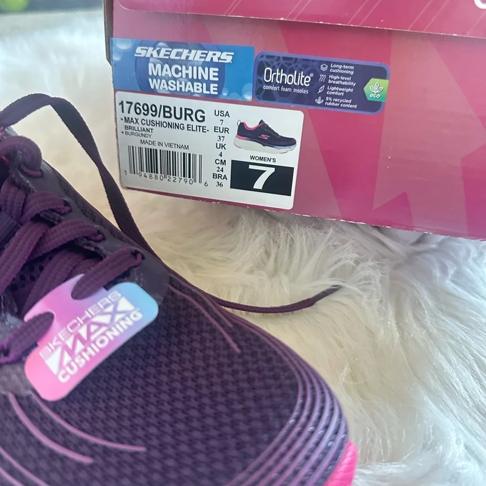 SKECHERS NEW Max Cushioning Ultra Go. Size 7. - Picture 6 of 16